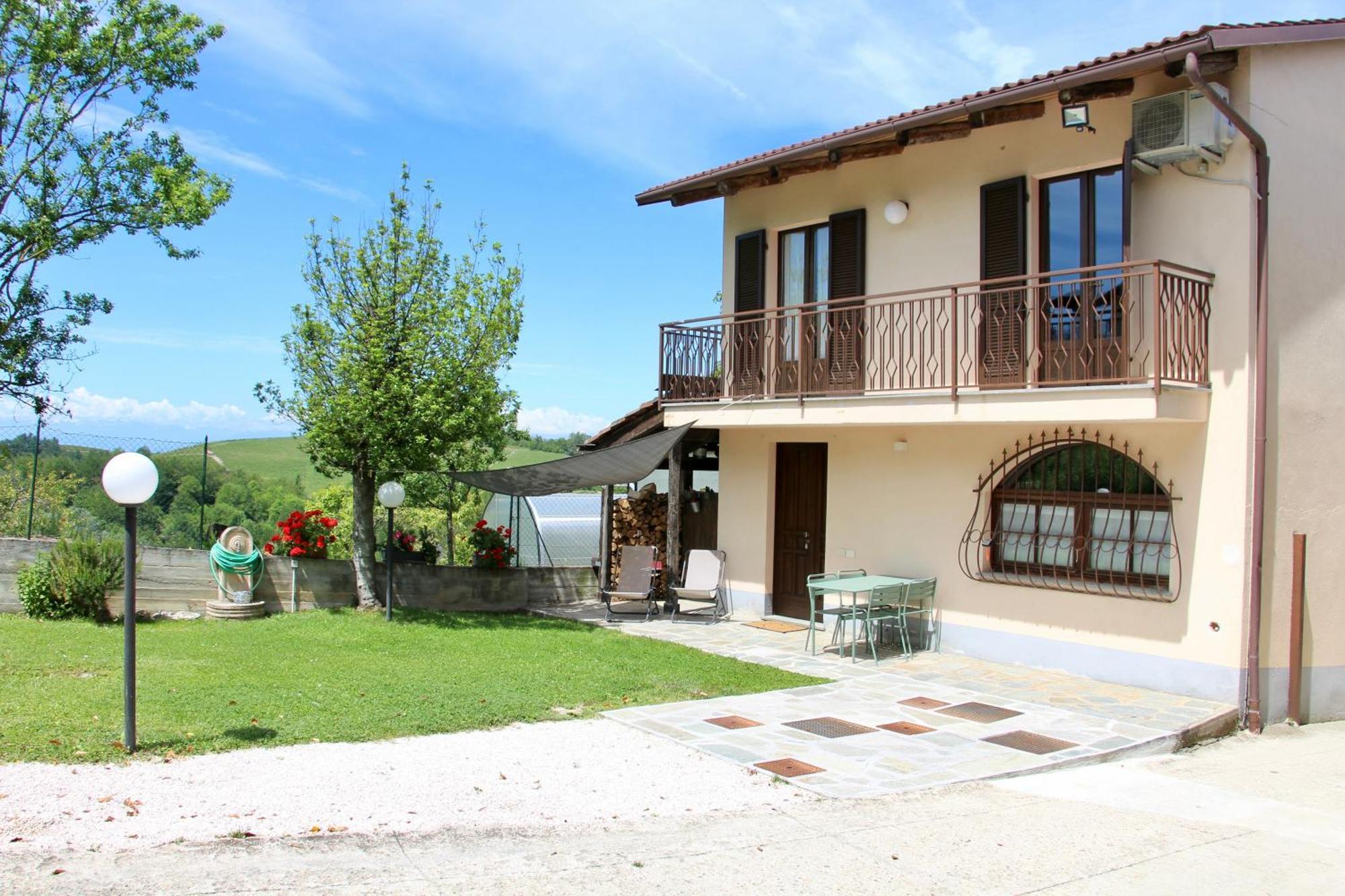 In Casetta Monforte dʼAlba Εξωτερικό φωτογραφία